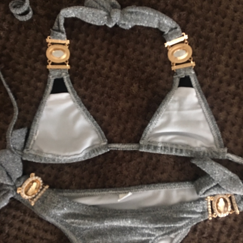 Bikini - Picture 4 of 4